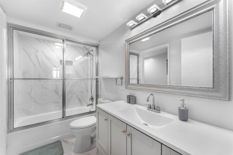 Condo in Delray Beach, Florida, 2 bedrooms  № 2174139 - photo 18