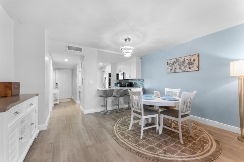 Condo in Delray Beach, Florida, 2 bedrooms  № 2174139 - photo 9