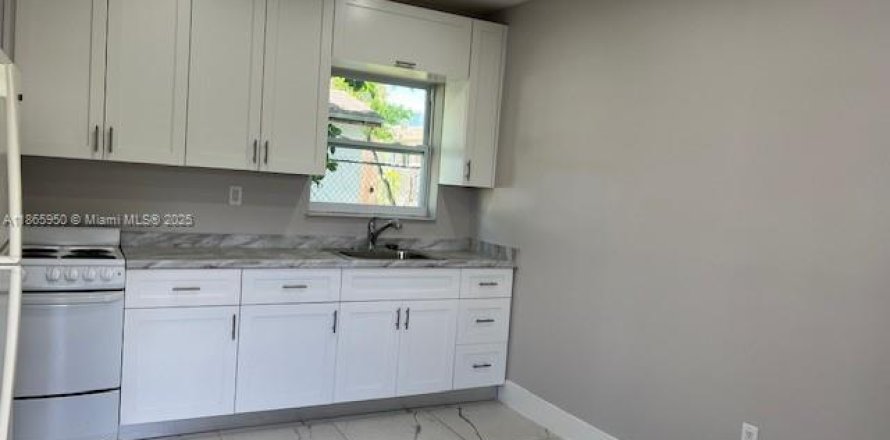 Apartment in Miami, Florida 2 bedrooms, 218.69 sq.m. № 1897141