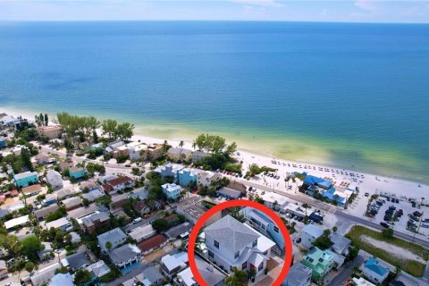 Casa en Treasure Island, Florida 3 dormitorios, 93.83 m2 № 2414892