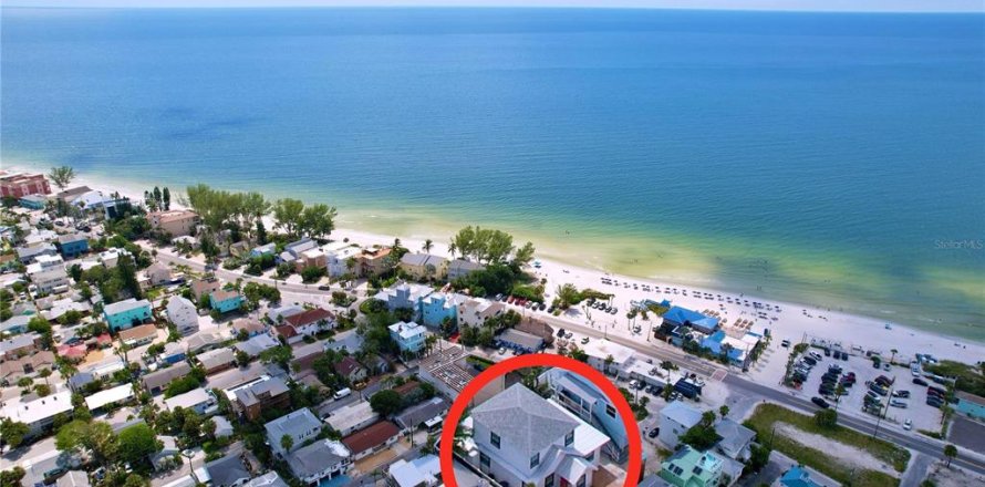 Casa en Treasure Island, Florida 3 dormitorios, 93.83 m2 № 2414892