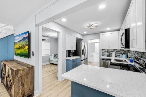 Casa en venta en Treasure Island, Florida, 3 dormitorios, 93.83 m2 № 2414892 - foto 14