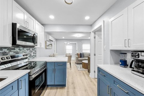 Casa en venta en Treasure Island, Florida, 3 dormitorios, 93.83 m2 № 2414892 - foto 11