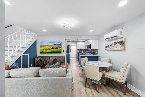 Casa en venta en Treasure Island, Florida, 3 dormitorios, 93.83 m2 № 2414892 - foto 3