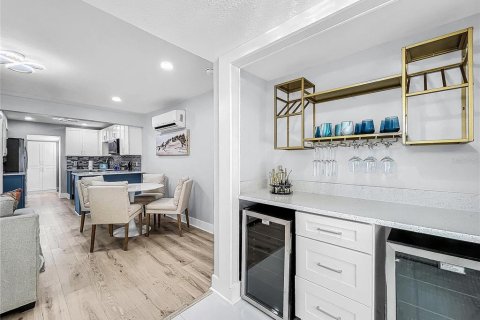 Casa en venta en Treasure Island, Florida, 3 dormitorios, 93.83 m2 № 2414892 - foto 4