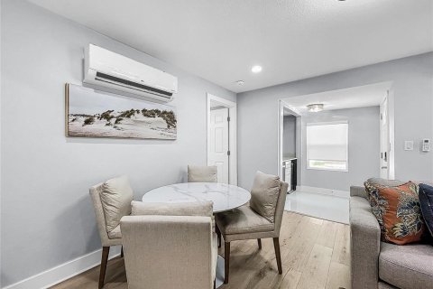 Casa en venta en Treasure Island, Florida, 3 dormitorios, 93.83 m2 № 2414892 - foto 9