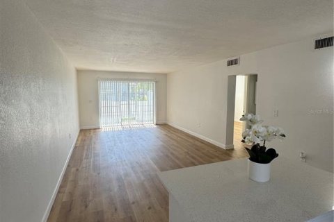 Apartamento en alquiler en Port Richey, Florida, 2 dormitorios, 88.26 m2 № 2108620 - foto 6