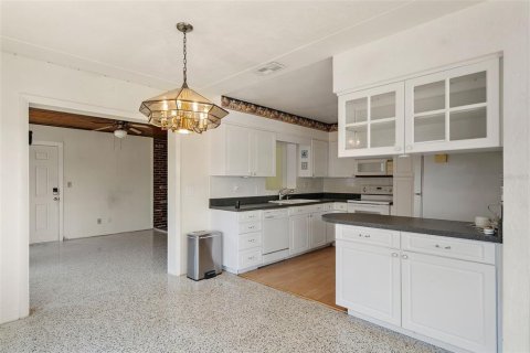 Casa en alquiler en Gulfport, Florida, 4 dormitorios, 153.01 m2 № 1757595 - foto 14
