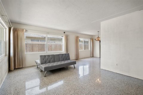 Casa en alquiler en Gulfport, Florida, 4 dormitorios, 153.01 m2 № 1757595 - foto 4