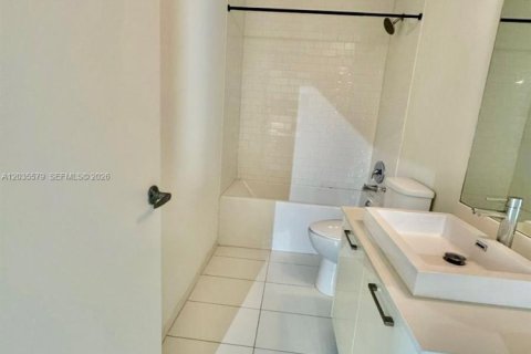 Снять в аренду кондоминиум в Майами, Флорида 1 спальня, 52.4м2, № 2145846 - фото 10