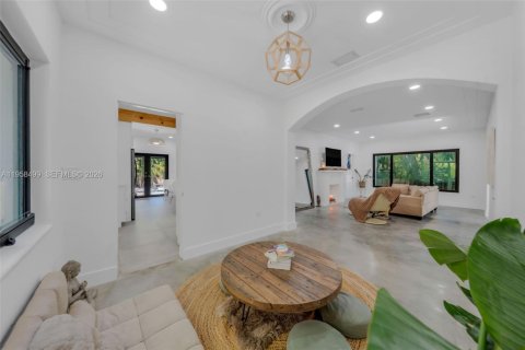 Casa en venta en Miami, Florida, 3 dormitorios, 130.81 m2 № 2033935 - foto 3