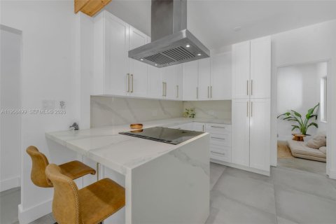 Casa en venta en Miami, Florida, 3 dormitorios, 130.81 m2 № 2033935 - foto 7