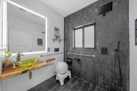 Casa en venta en Miami, Florida, 3 dormitorios, 130.81 m2 № 2033935 - foto 16