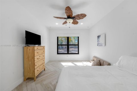 Casa en venta en Miami, Florida, 3 dormitorios, 130.81 m2 № 2033935 - foto 14