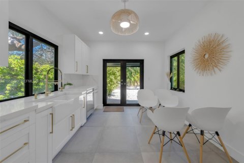 Casa en venta en Miami, Florida, 3 dormitorios, 130.81 m2 № 2033935 - foto 6