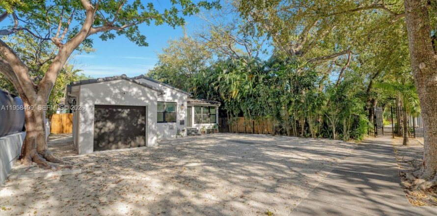 Casa en Miami, Florida 3 dormitorios, 130.81 m2 № 2033935