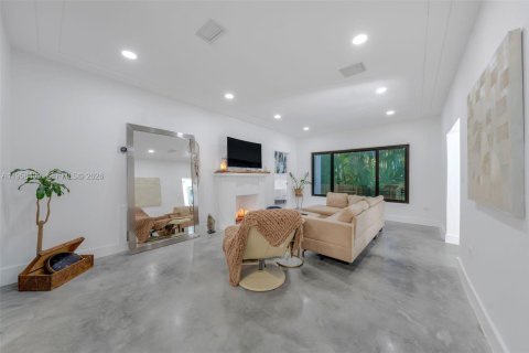 Casa en venta en Miami, Florida, 3 dormitorios, 130.81 m2 № 2033935 - foto 4
