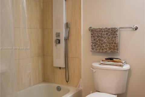 Купить кондоминиум в Майами, Флорида 1 спальня, 73.49м2, № 2286141 - фото 23