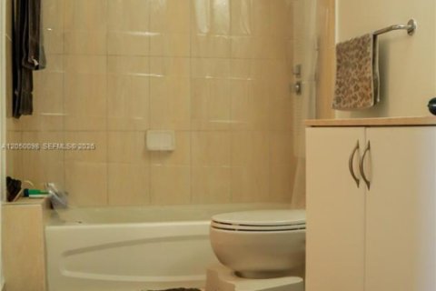 Купить кондоминиум в Майами, Флорида 1 спальня, 73.49м2, № 2286141 - фото 22