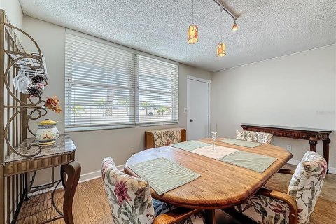 Condo in South Pasadena, Florida, 2 bedrooms № 2108096 - photo 5