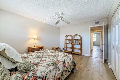 Condo in South Pasadena, Florida, 2 bedrooms № 2108096 - photo 12