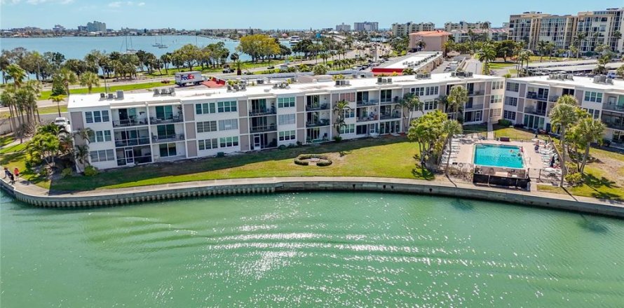 Condo in South Pasadena, Florida, 2 bedrooms № 2108096