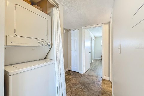 Condo in South Pasadena, Florida, 2 bedrooms № 2108096 - photo 24
