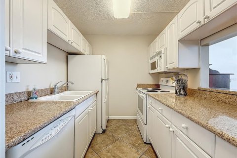 Condo in South Pasadena, Florida, 2 bedrooms № 2108096 - photo 7