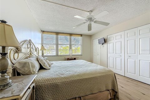 Condo in South Pasadena, Florida, 2 bedrooms № 2108096 - photo 20