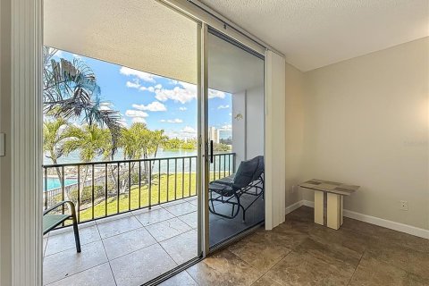 Condo in South Pasadena, Florida, 2 bedrooms № 2108096 - photo 30