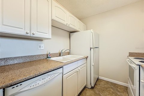 Condo in South Pasadena, Florida, 2 bedrooms № 2108096 - photo 9