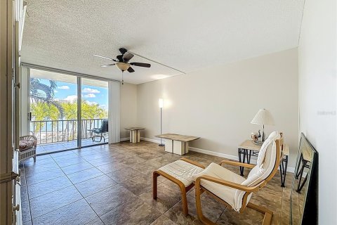 Condo in South Pasadena, Florida, 2 bedrooms № 2108096 - photo 25