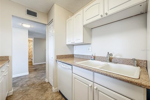 Condo in South Pasadena, Florida, 2 bedrooms № 2108096 - photo 10