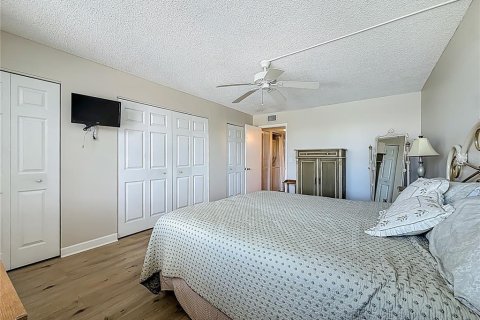 Condo in South Pasadena, Florida, 2 bedrooms № 2108096 - photo 19