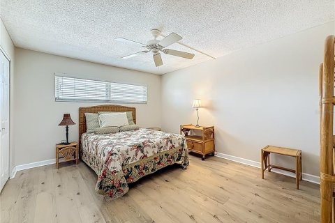 Condo in South Pasadena, Florida, 2 bedrooms № 2108096 - photo 11