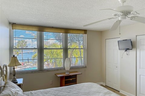 Condo in South Pasadena, Florida, 2 bedrooms № 2108096 - photo 21