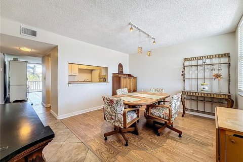 Condo in South Pasadena, Florida, 2 bedrooms № 2108096 - photo 4