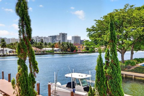 Villa ou maison à vendre à Fort Lauderdale, Floride: 5 chambres, 433.39 m2 № 2243243 - photo 2