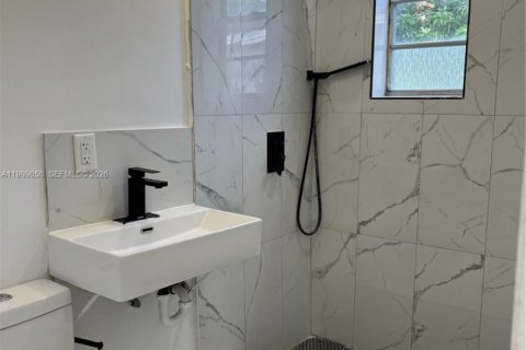 Villa ou maison à louer à North Miami, Floride: 2 chambres, 214.05 m2 № 2060780 - photo 9