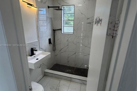 Villa ou maison à louer à North Miami, Floride: 2 chambres, 214.05 m2 № 2060780 - photo 8