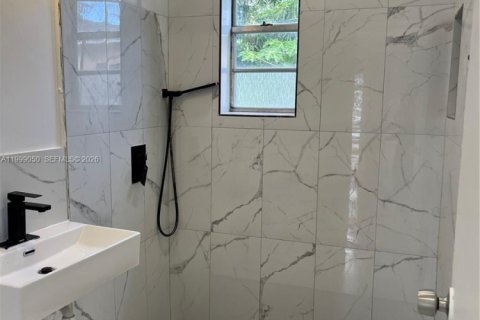 Villa ou maison à louer à North Miami, Floride: 2 chambres, 214.05 m2 № 2060780 - photo 10