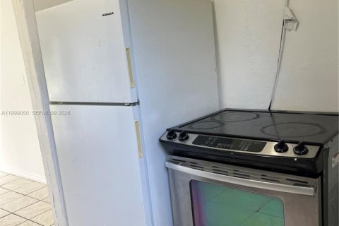 Villa ou maison à louer à North Miami, Floride: 2 chambres, 214.05 m2 № 2060780 - photo 7