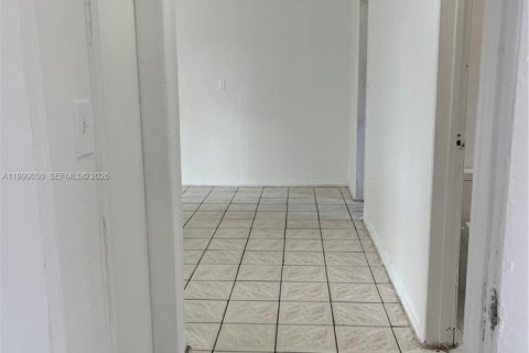 Villa ou maison à louer à North Miami, Floride: 2 chambres, 214.05 m2 № 2060780 - photo 3