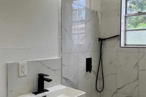 Villa ou maison à louer à North Miami, Floride: 2 chambres, 214.05 m2 № 2060780 - photo 12