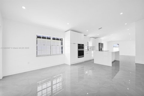 House in Miami, Florida 3 bedrooms, 173.17 sq.m. № 1892520 - photo 6