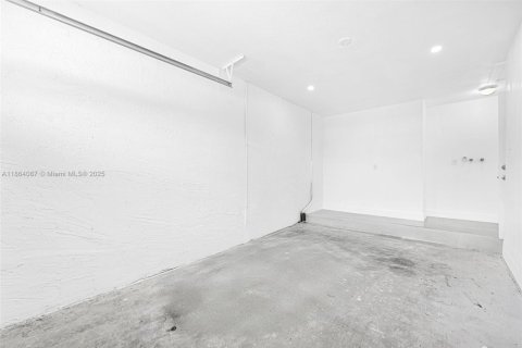 House in Miami, Florida 3 bedrooms, 173.17 sq.m. № 1892520 - photo 24