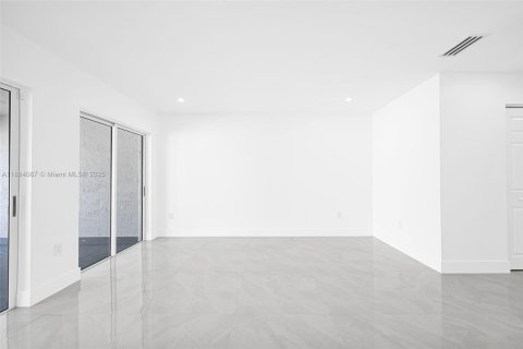 House in Miami, Florida 3 bedrooms, 173.17 sq.m. № 1892520 - photo 16