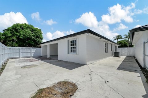 House in Miami, Florida 3 bedrooms, 173.17 sq.m. № 1892520 - photo 27