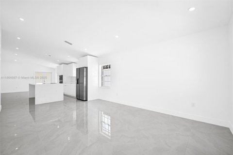 House in Miami, Florida 3 bedrooms, 173.17 sq.m. № 1892520 - photo 7