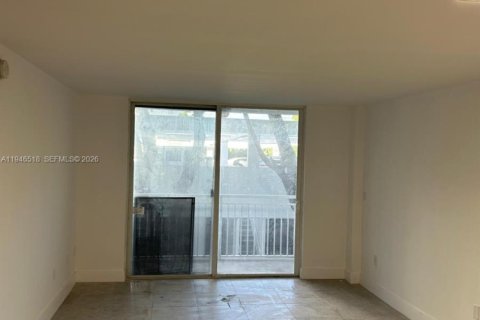 Condo in Miami Beach, Florida, 1 bedroom  № 2002804 - photo 24